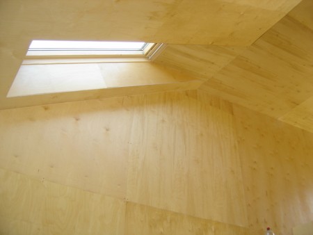 detail pod strešným oknom