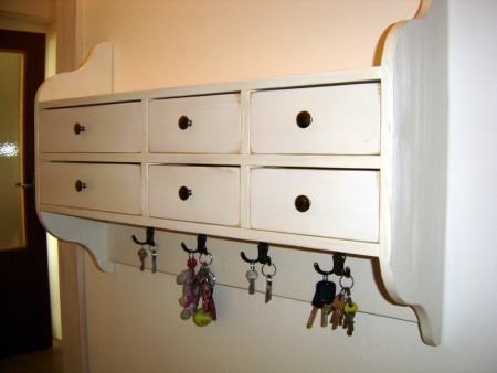 vyrobená nová/retro polička 