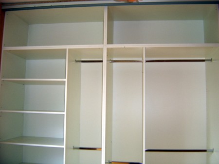 vnútro skrine/ borovica 